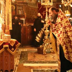 Cum trebuie sa fie vesmintele liturgice?